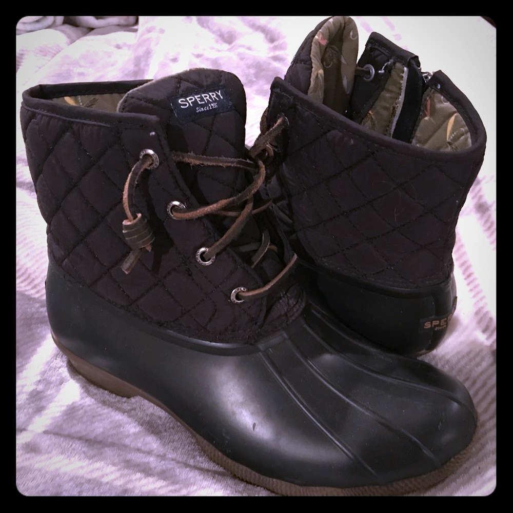 Women’s 8.5 Sperry Quilted Saltwater Duckboots